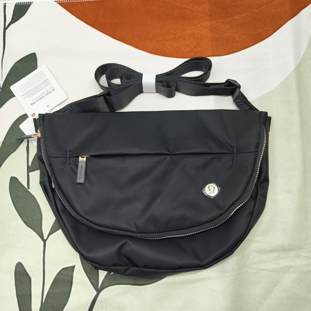 🍒Lululemon All Night Festival Bag 5L - Black w/ Gold Hardware Crossbody